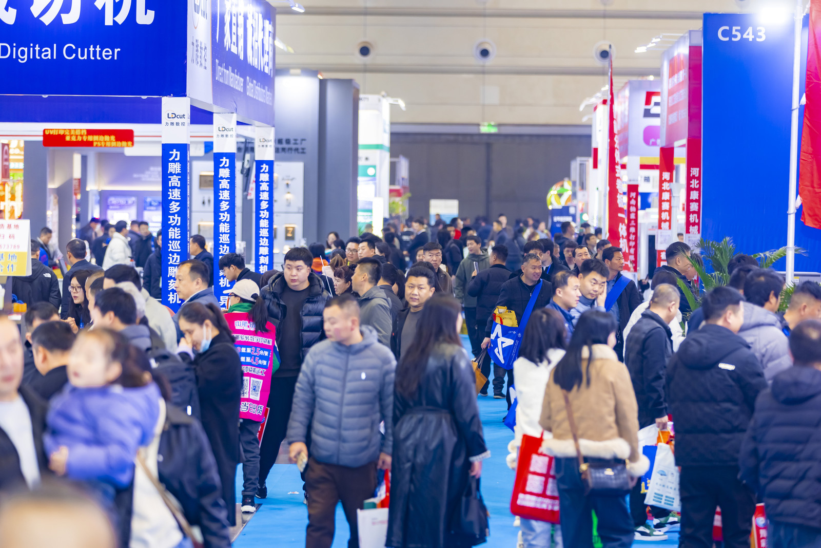 圓滿(mǎn)收官｜2026春季（鄭州）第45屆中原廣告展圓滿(mǎn)收官，以盛會(huì)之約繪就行業(yè)藍(lán)圖
